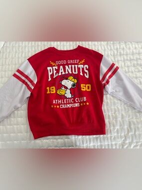Peanuts Crewneck Sweatshirt with Snoopy Graphic
